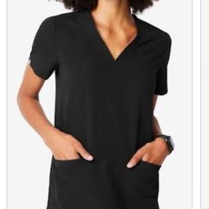 Figs women’s black casma scrub top